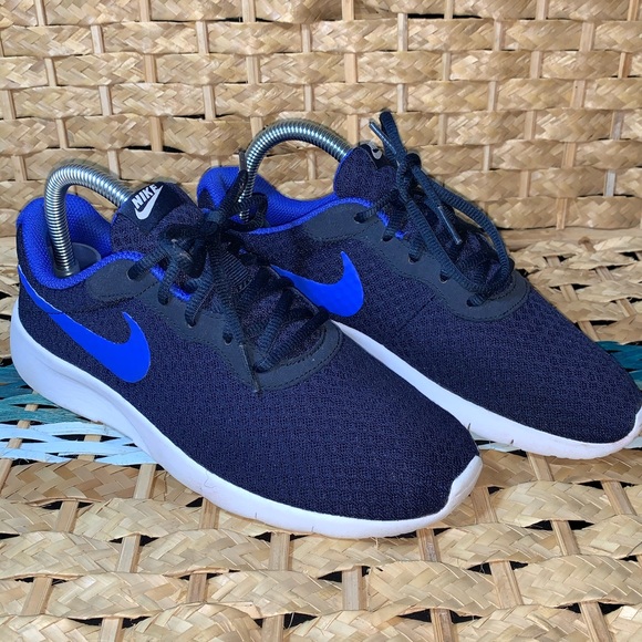 Nike Shoes - Nike Tanjun